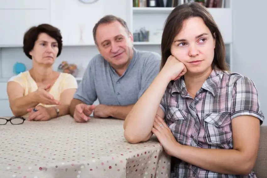 Când corpul unei fetițe devine subiect de discuție între adulți