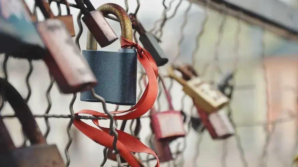 Cauzele pentru care bebelușii fac caca verde
