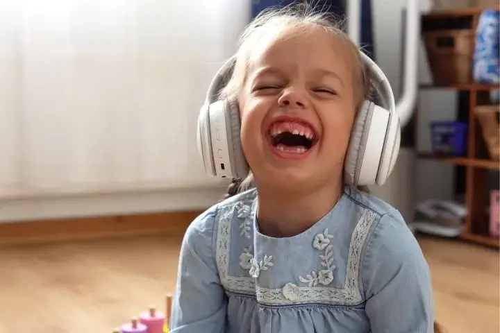 Podcasturile pentru copii: Noul cel mai bun prieten al părinților