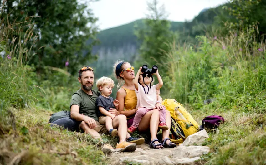 Vacanțe scurte, amintiri lungi: Idei de camping și festivaluri pentru familii