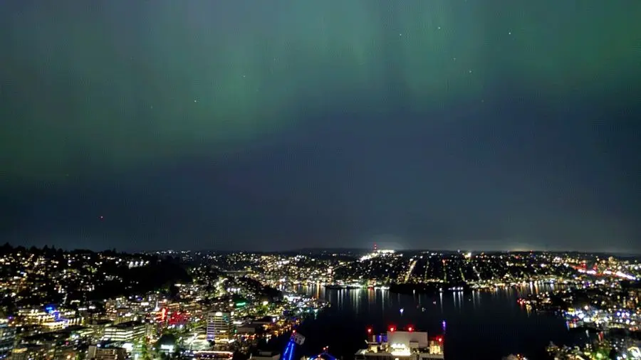 Aurora boreală la Seattle: de ce cerul strălucește acum și cum o vezi