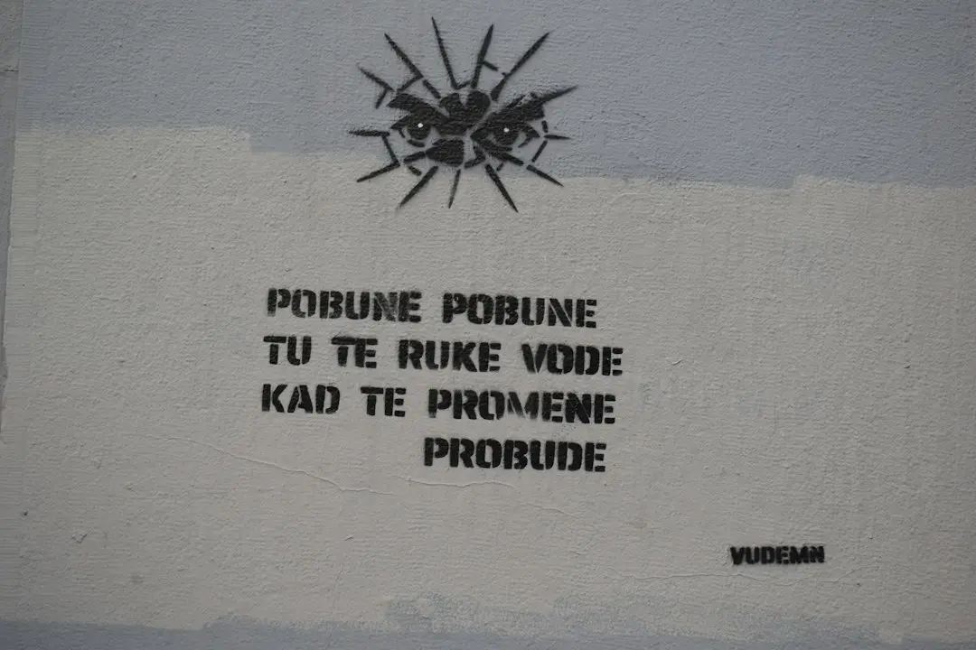 Conexiunea umană, pericolul real pentru copii, nu ecranele