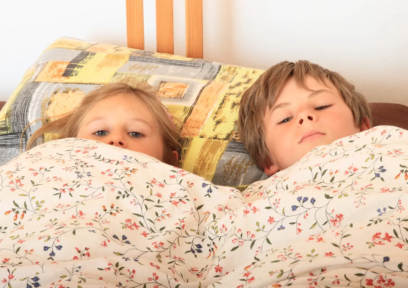 Copilul adoarme prea târziu după începutul școlii: cum să-i ajutăm să respecte programul de somn