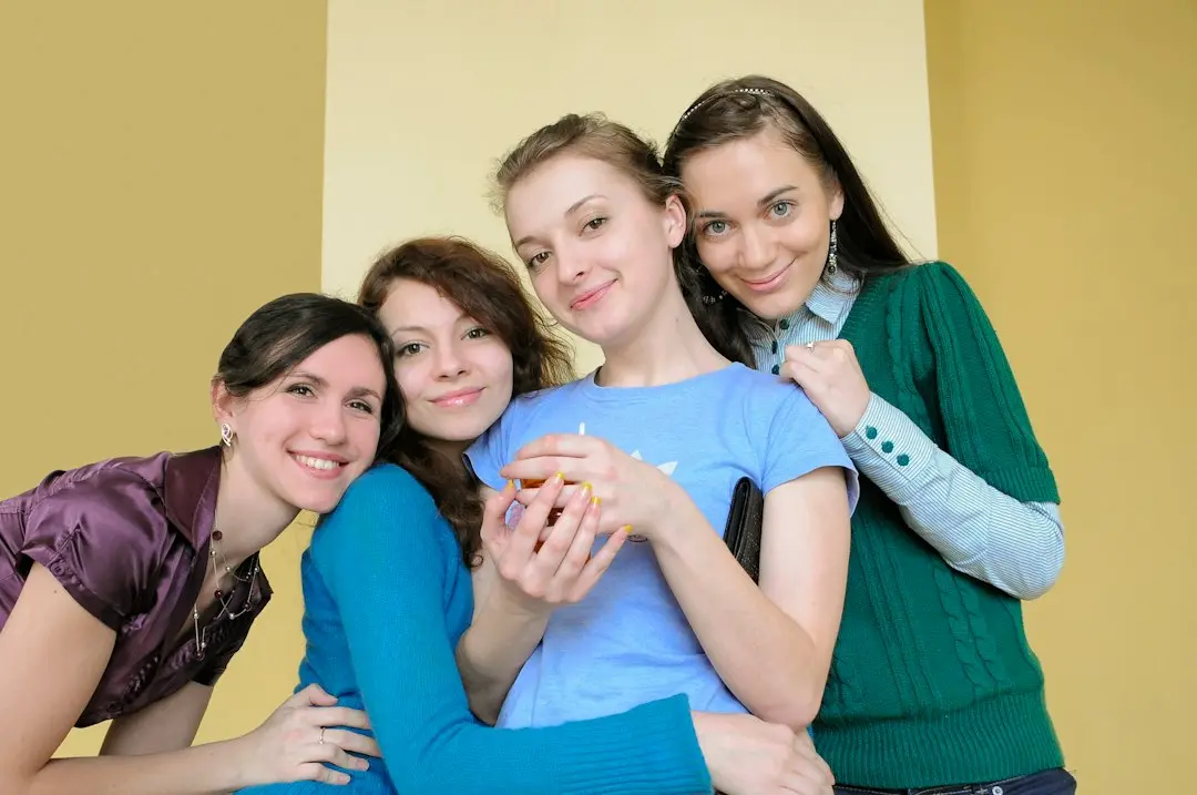 Ghid practic pentru mămici: cum să găzduiești adolescenți cu mai multe gustări și mai puțină rigiditate