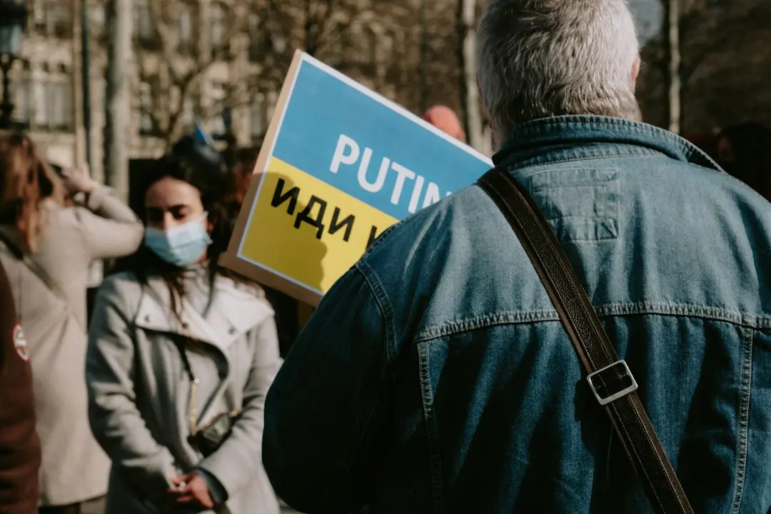 De ce cumpărăm prea multă haină și prea puțină calitate