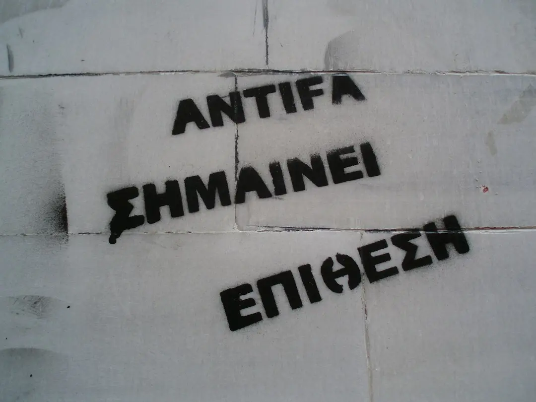 De ce eticheta de „mămică” a devenit o jignire în modă și societate