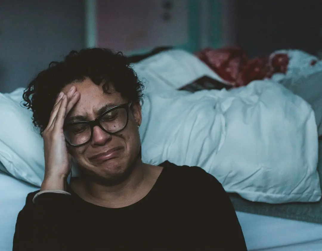 De ce depresia postpartum face orice decizie să se simtă imposibilă